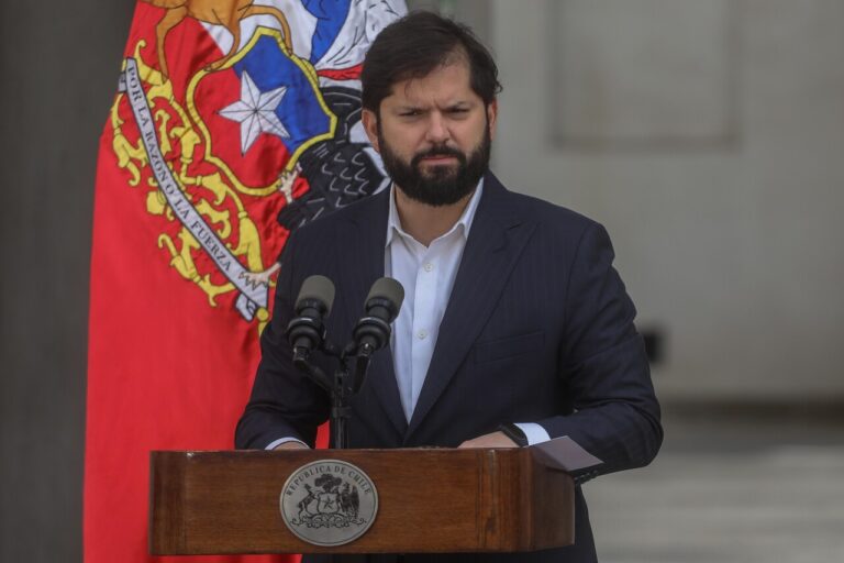 UDI exige a Fiscalía que citen a declarar al Presidente Boric y advierten una eventual 