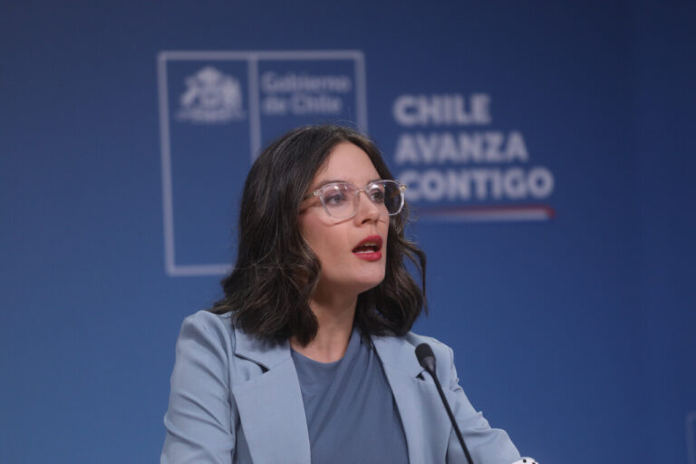 Tras cónclave oficialista: Vallejo habla de 