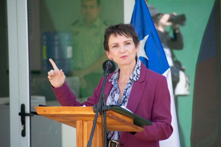 Ministra Tohá descarta renunciar tras críticas a manejo del Caso Monsalve: 