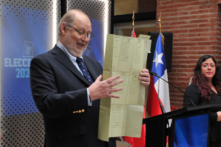 Elecciones 2024: El voto más grande mide 46 x 63 centímetros y es de candidatos a cores de Iquique