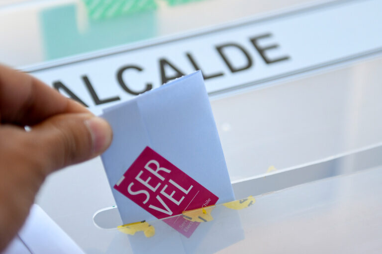 Elecciones 2024: Revisa los resultados de las votaciones de alcaldes comuna por comuna