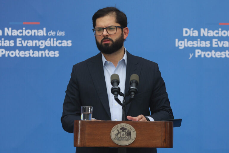 Presidente Boric valora acuerdo para saldar deuda histórica: “Después de tantos años de lucha, les vamos a cumplir”