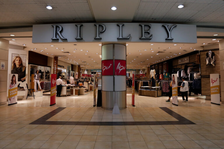 Sernac inicia procedimiento de compensación contra Ripley por cobros no informados a más de 180 mil clientes