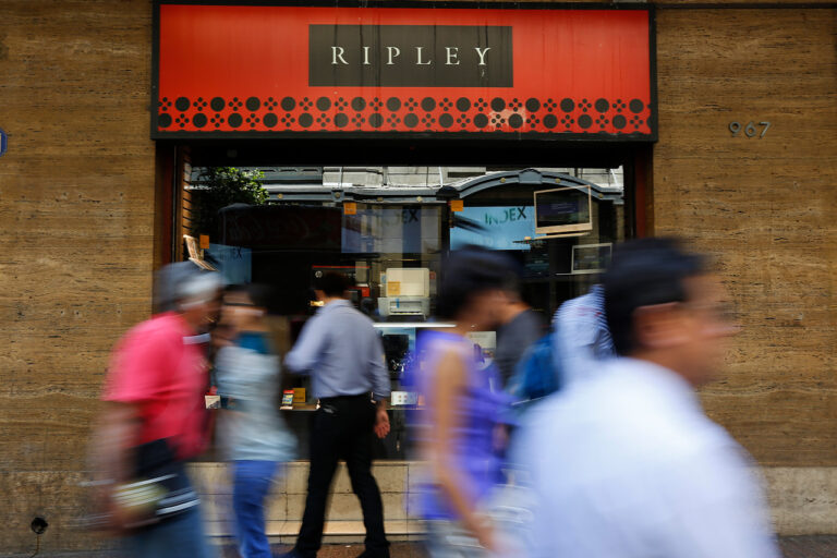 Ripley anuncia el cierre de su icónica tienda en Huérfanos: Esta es la razón