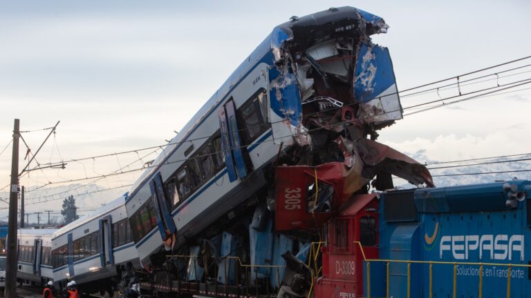 Choque de trenes en San Bernardo: Informe revela incumplimiento de protocolos por parte de funcionarios EFE en fatal accidente