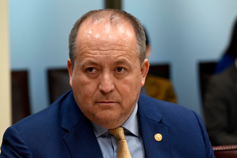 Valencia reafirma compromiso con el resguardo de la información en medio de tensiones por filtraciones