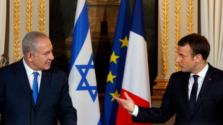 Macron le recuerda a Netanyahu que Israel existe “por una decisión de la ONU”