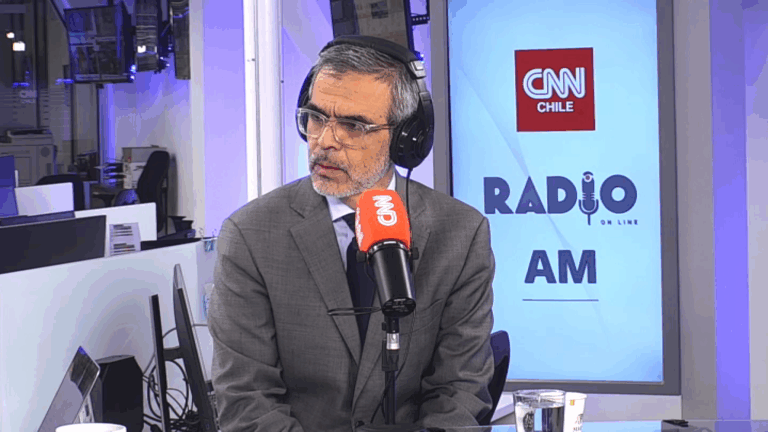 Cordero y críticas por su participación en editorial que obtuvo licitación: 