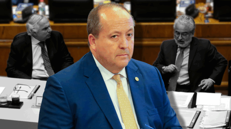 Fiscal Ángel Valencia asegura estar arrepentido de no informar con anterioridad reunión con Chadwick y Hermosilla