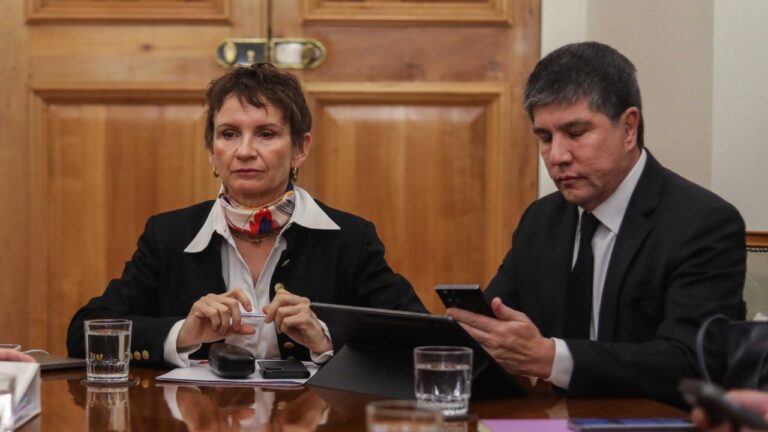 Desde la UDI piden que fiscal Armendáriz aclare si llamado de Tohá a Monsalve interfirió la investigación