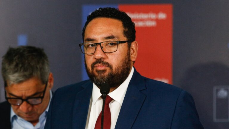 Ministro Cataldo condena violencia en el INBA y llama a no 