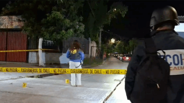 Mujer permanece en riesgo vital tras recibir disparo en la cara durante ataque a las afueras de su casa en San Joaquín