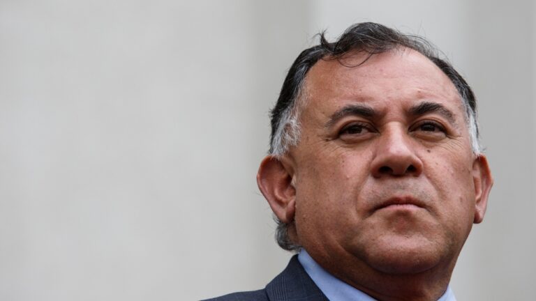 “Bien fuera de lugar”: Aedo rechaza solicitud de inhabilidad de Vivanco a 62 diputados que la acusan constitucionalmente