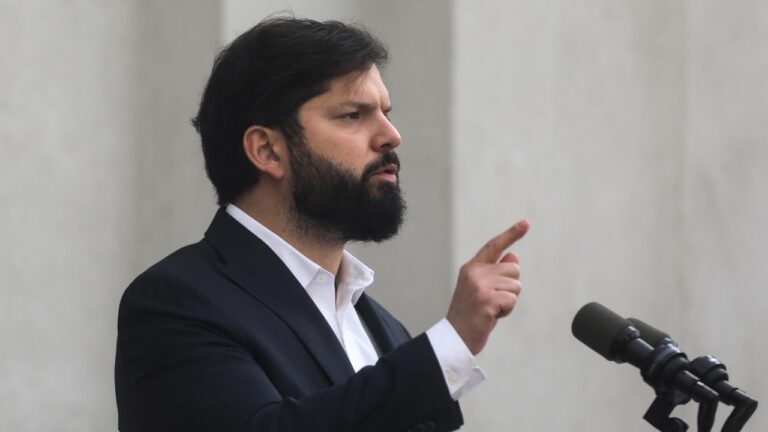 “Precedente muy peligroso”: Boric arremete por acusación constitucional conjunta que destituyó a jueces Muñoz y Vivanco