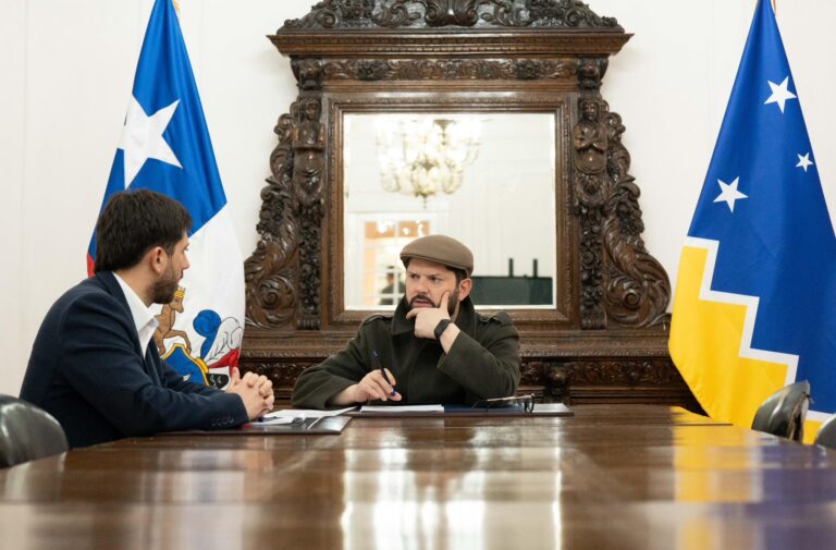 Presidente Boric ya se encuentra en Punta Arenas para votar en las elecciones 2024