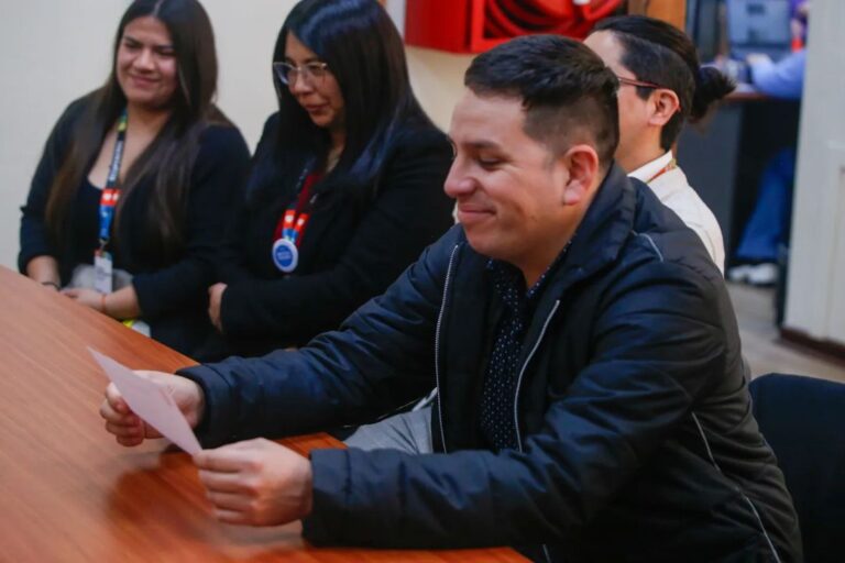 Matías Toledo logra romper hegemonía de 25 años de la derecha y se queda con la alcaldía de Puente Alto