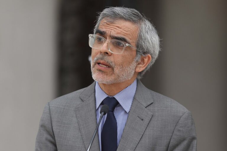 Si se cancela, perderán información importante que Chile les provee: La advertencia de Cordero por la vigencia de la Visa Waiver