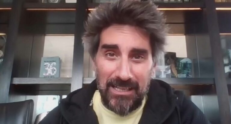 Manel Loureiro habla con CNN Chile sobre su best seller “Cuando la tormenta pase”: “Está basado en una experiencia personal”