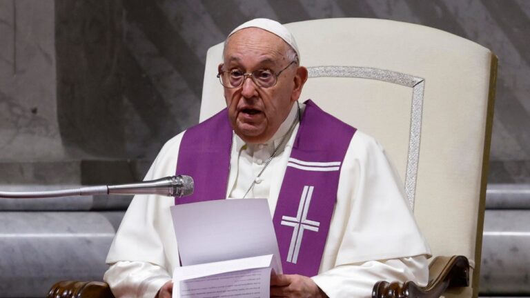 Italia: Médicos critican que papa Francisco llamara “sicarios” a doctores que practican aborto