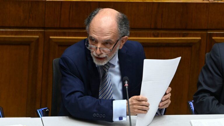 Inminente resolución: Senado vota acusación constitucional con posible escenario de destitución para Sergio Muñoz