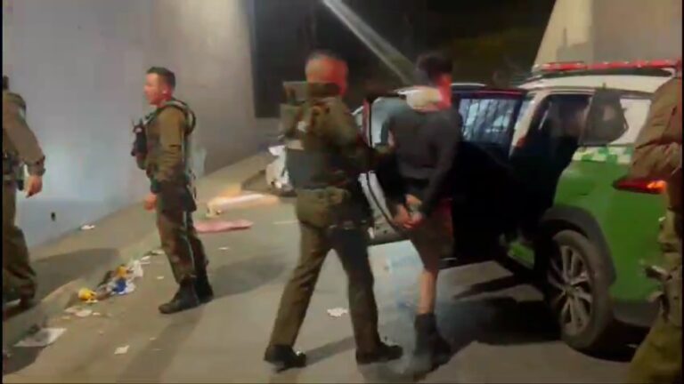 Rápido y furioso: La historia de cómo Carabineros detuvo a peligroso delincuente que conducía un auto robado con una sola pierna