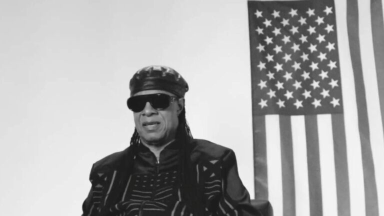 Stevie Wonder respalda a Kamala Harris como próxima presidenta en anuncio dirigido por Spike Lee