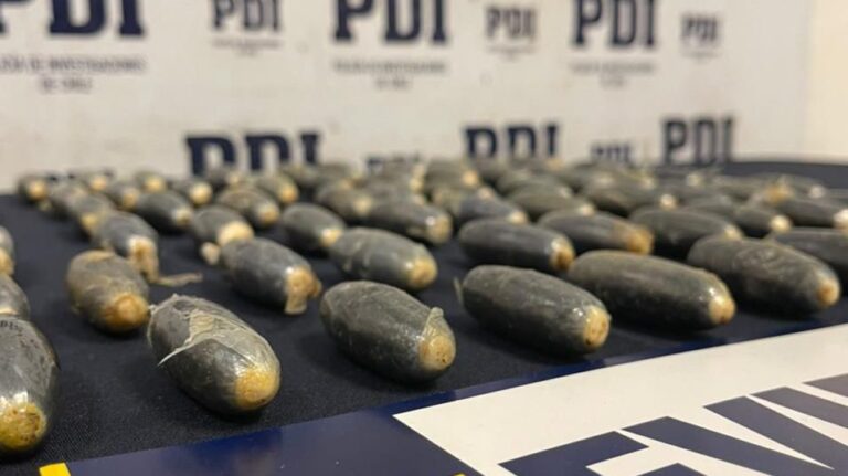 Hombre fue detenido tras vuelo de Iquique a Santiago: Portaba 81 ovoides de cocaína