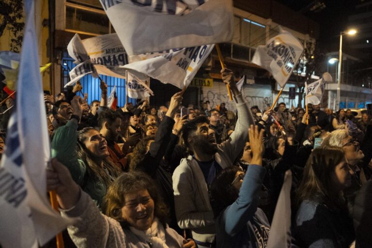 Menores de 35 años y de izquierda: ¿Quiénes fueron los tres alcaldes más votados de Chile?