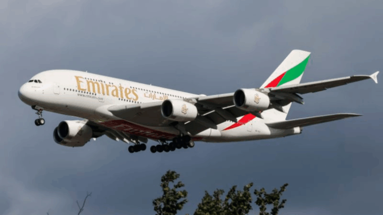 Aerolínea Emirates de Dubai prohíbe buscapersonas y walkie talkies en sus vuelos tras ataques de Israel en Líbano