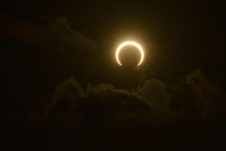 Eclipse solar anular en Chile: Sigue la transmisión en vivo aquí