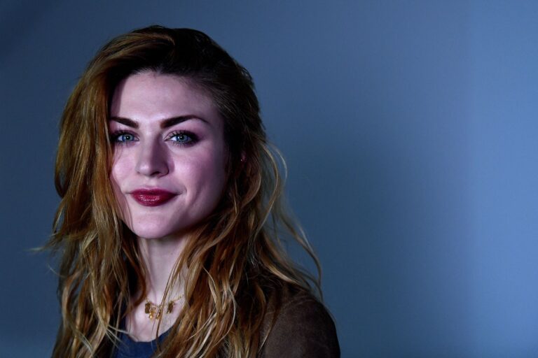 Kurt Cobain habría sido abuelo junto a Tony Hawk: Nació el primer hijo de Frances Bean Cobain y Riley Hawk