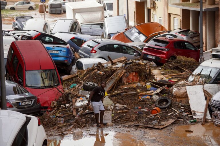 Ya suman más de 150 muertos: Las devastadoras imágenes tras las históricas inundaciones en España