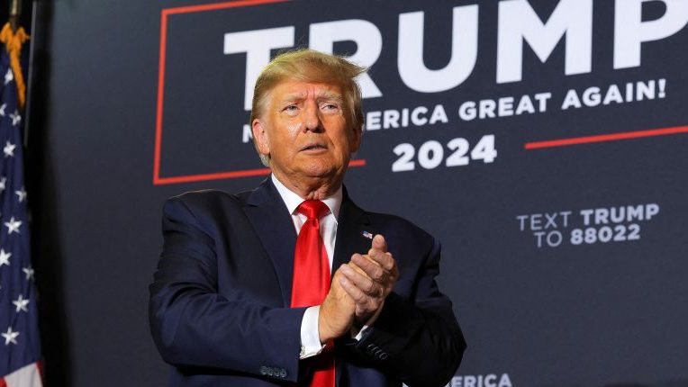 Equipo de transición de Donald Trump revela haber recibido 