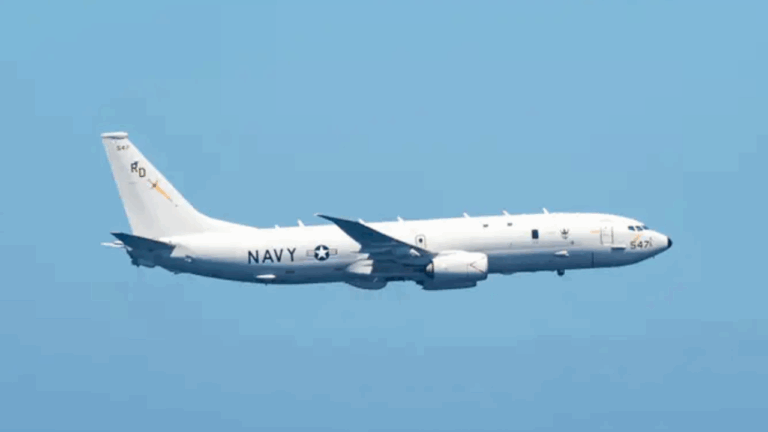 China despliega fuerzas para monitorear avión de EE.UU. que atravesó el estrecho de Taiwán
