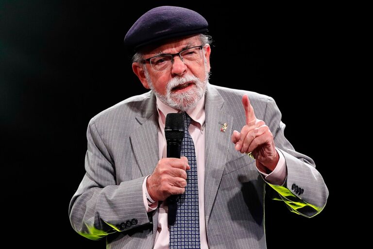 José Maza y su nuevo libro “El sistema solar”: “Yo siempre ando pensando en contribuir con la educación
