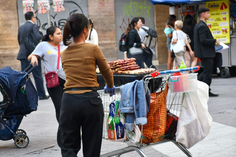 Ruidos molestos y comercio ambulante: Las causales de expulsión para extranjeros en la reforma a la ley de migración