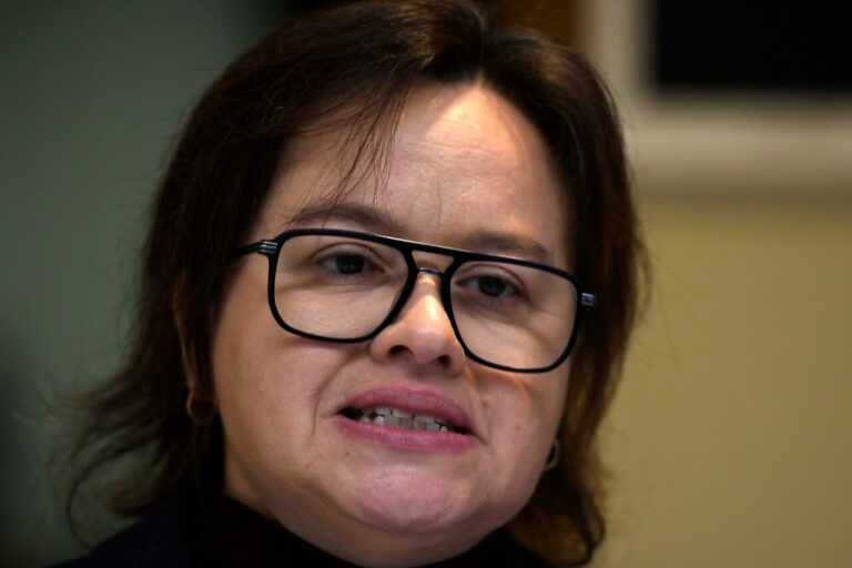 Tras denuncia de abuso sexual: Riquelme (FA) se declara inocente y elige 