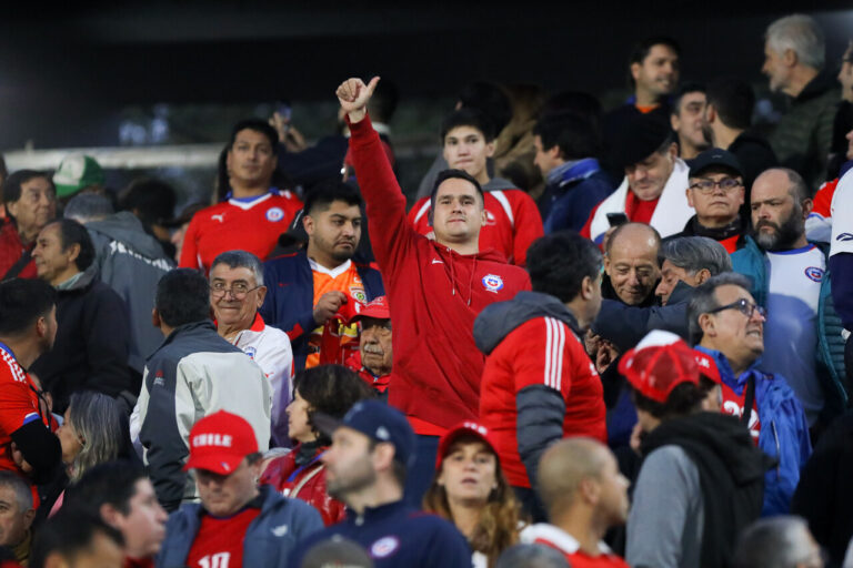 Cancillería entrega recomendaciones de viaje a hinchas que irán a Perú por partido de La Roja