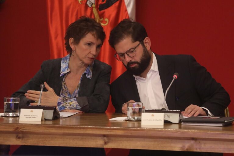 Cadem: 76% desaprueba gestión del Gobierno en torno al Caso Monsalve