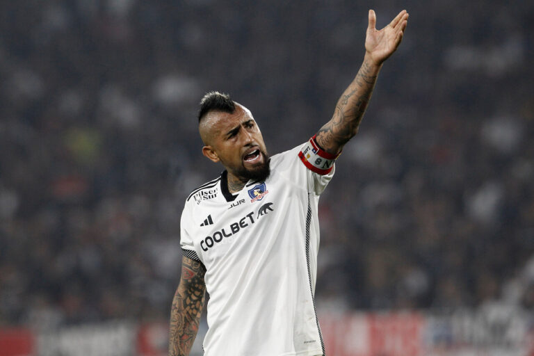 Arturo Vidal fue trasladado a comisaría tras denuncia de agresión sexual contra jugadores de Colo Colo en bar de Vitacura