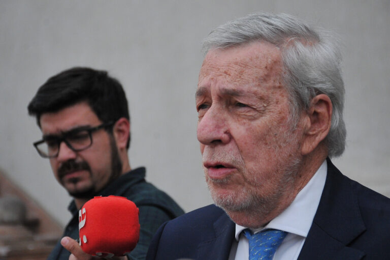 Van Klaveren: Depende de Boric felicitar a Trump por su triunfo, pero que 