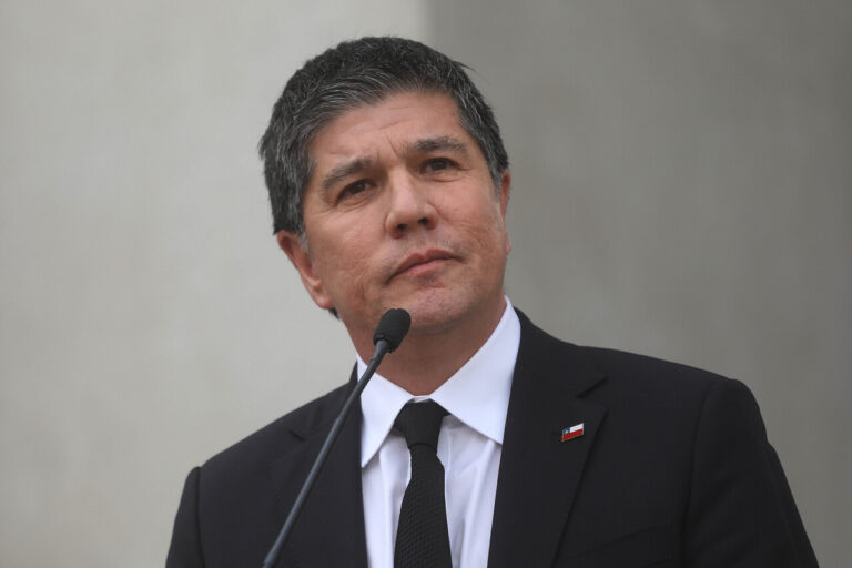 Detienen a exsubsecretario Manuel Monsalve tras denuncia de violación