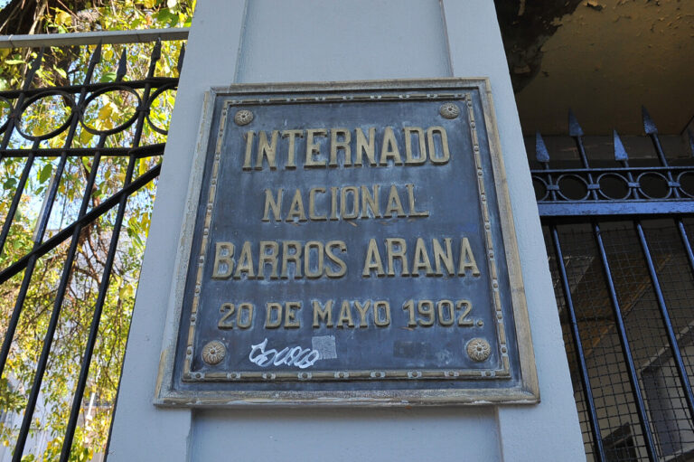 Explosión en el INBA: Minsal actualiza a 21 estudiantes hospitalizados y seis en estado crítico