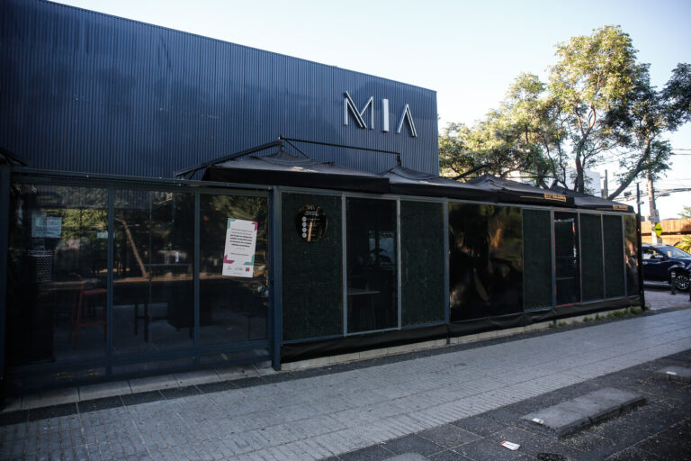 ¿Qué pasó en el bar Mía? Noche de fiesta de Colo Colo terminó con una denuncia por agresión sexual y con Arturo Vidal en una comisaría