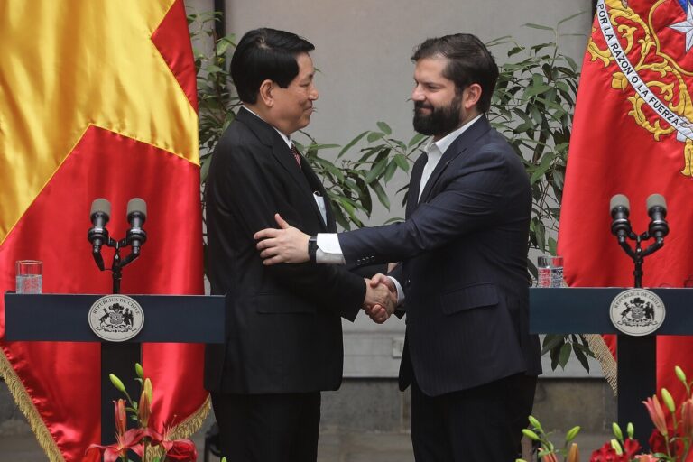 Chile y Vietnam firman acuerdos para fortalecer relación política, comercial y cultural
