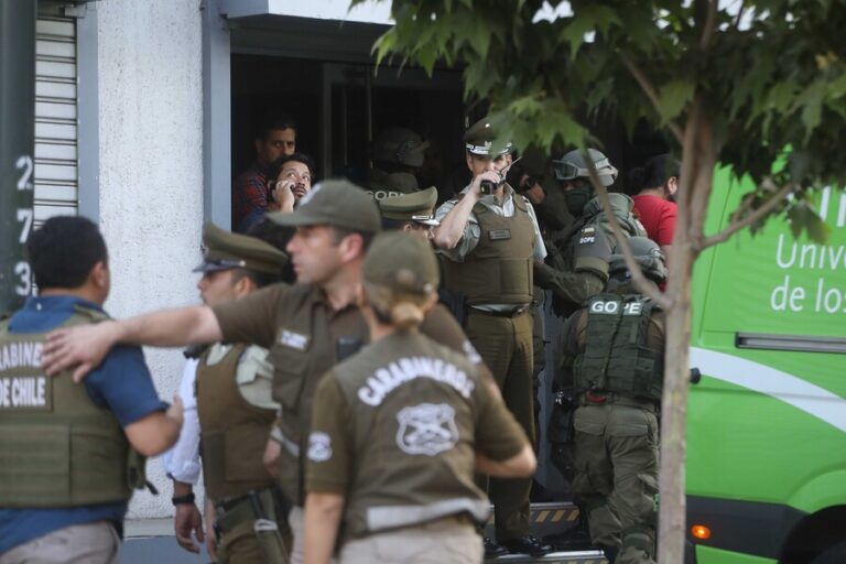Secuestro en Las Condes: Carabineros logra rescatar a mujer tomada como rehén en sucursal de AFP Provida