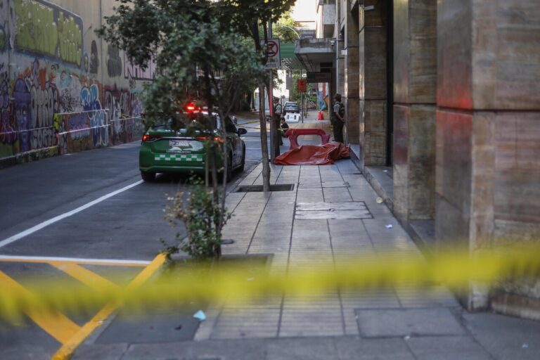 Encuentran cadáver de un hombre a cuadras de La Moneda