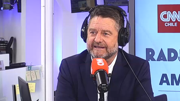 Claudio Orrego tras críticas a foto de campaña con Irací Hassler: 