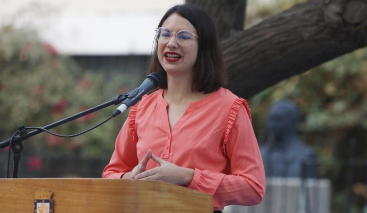 Irací Hassler renuncia a la alcaldía de Santiago: Dejará el cargo el 15 de noviembre