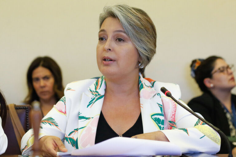 A un mes del deceso de gásfiter de La Moneda: Jara asegura estar 